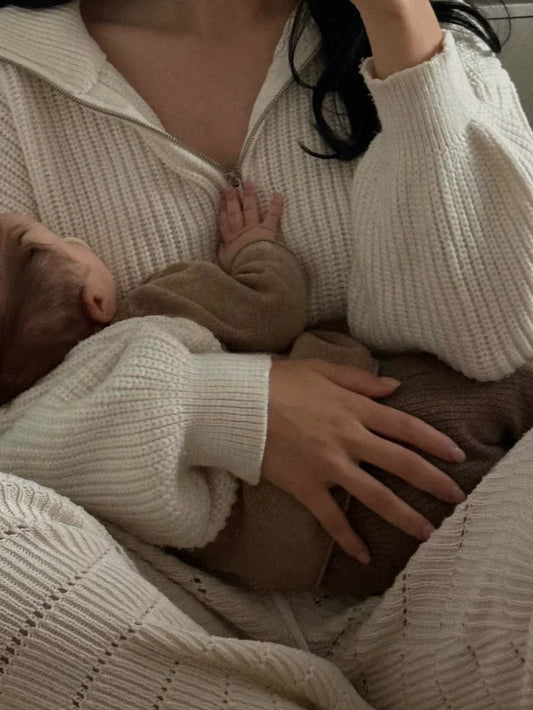 Comment habiller bébé sous une gigoteuse ? Guide complet selon la température